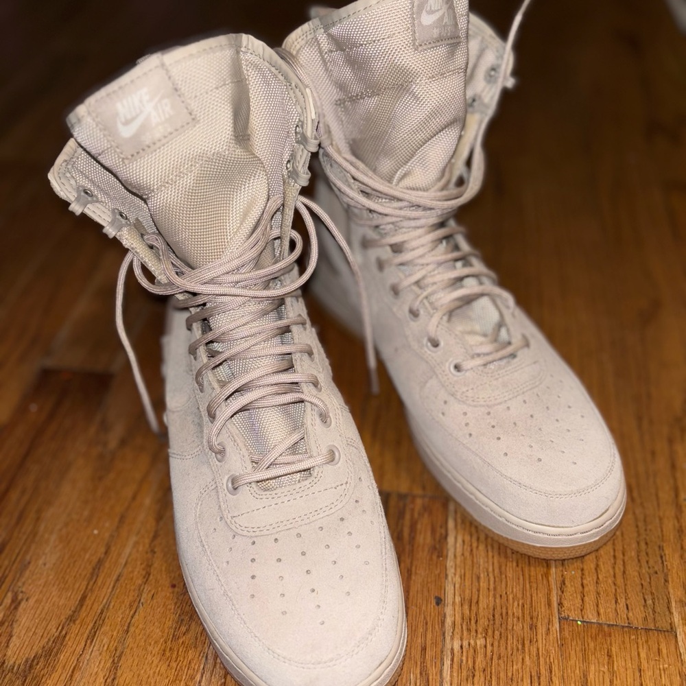 Nike Air Force ones- The String goat Sneakers - Beige 
Release
2017-01-19